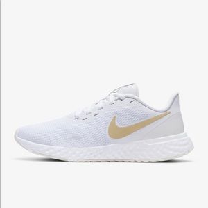 Nike Revolution 5 sneakers